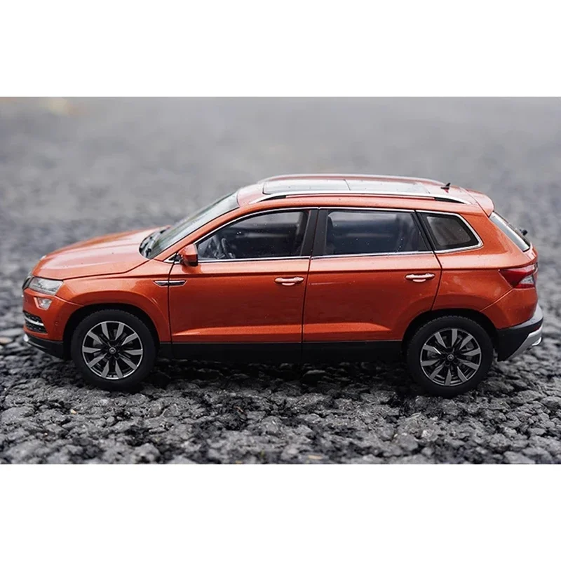 Diecast 1:18 Scale Original KAROQ Alloy Car Model Finished Product Simulation Toys Collection Gifts Static Model Display