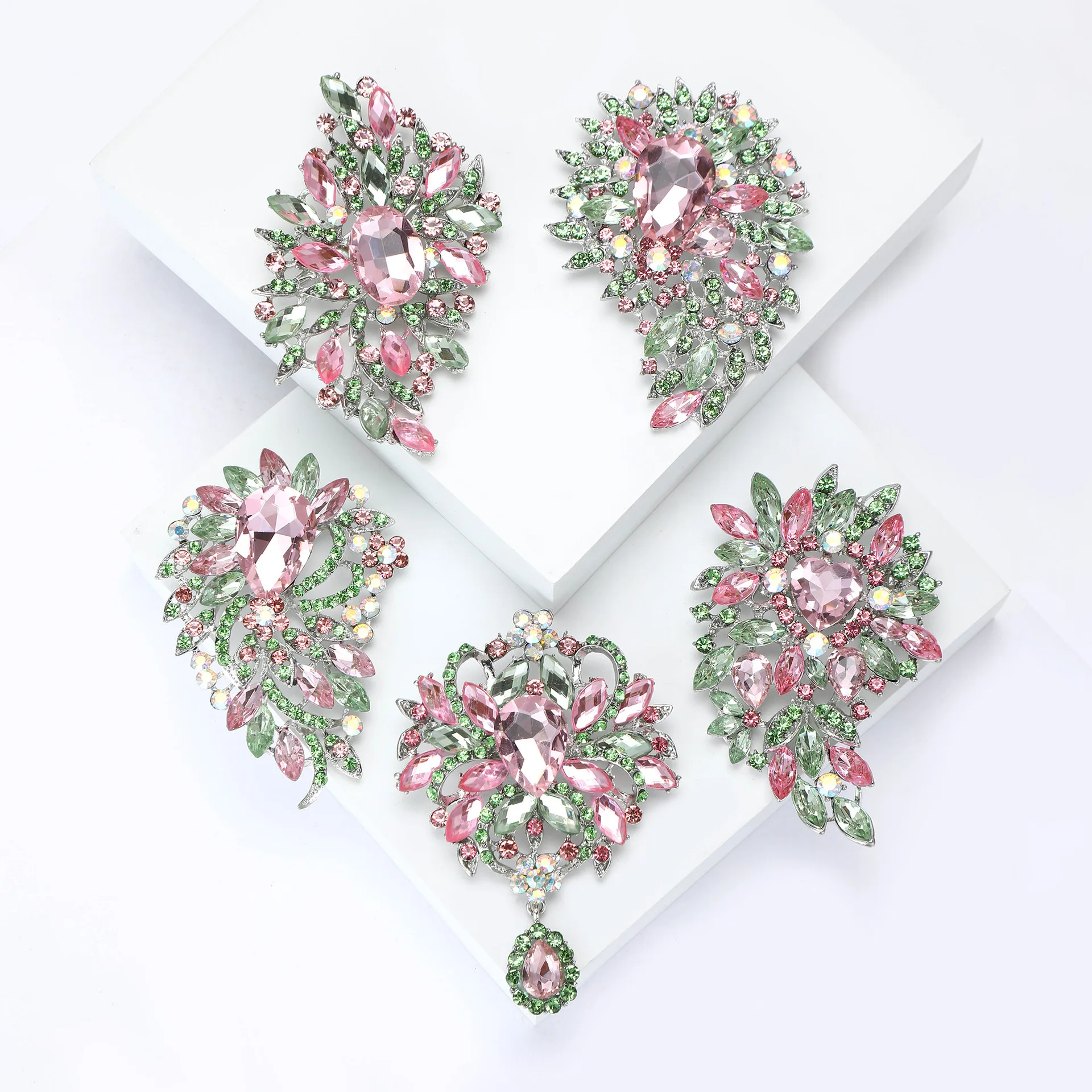 

Luxury Rhinestone Bow Ties High-end Korean British Business Banquet Collar Flowers Bolo Bowtie Jewelry Mens Wedding Accessories