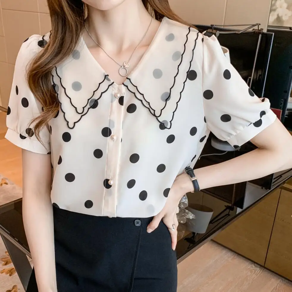Letnia kolekcja 2024: Damska bluzka w grochy z szyfonu, z kołnierzykiem typu doll collar, wyszczuplająca, plus size, modna, do pracy.