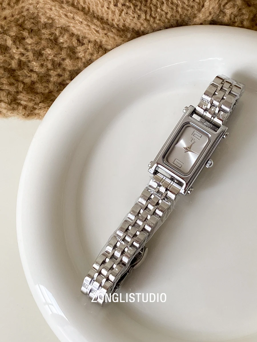 

New elegantwomen's watch with square steel strap exquisite retro design quartz watchhigh-quality women's wristwatchwomen's gift.