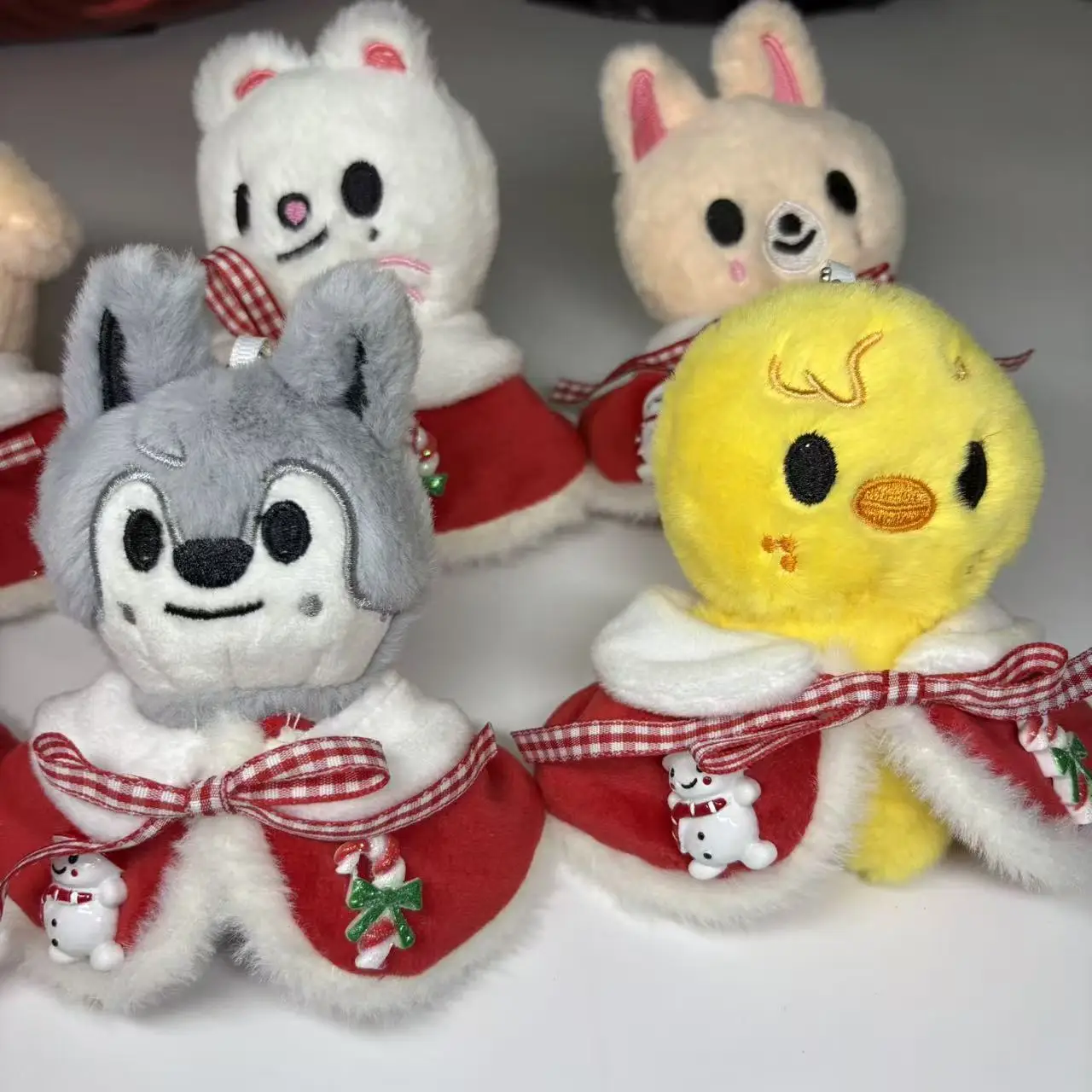 

SKZOO Stray Kids Keychain Christmas Checkered Bow Red Cloak SKZ Children's Birthday Gift Essential Backpack Pendant Accessories