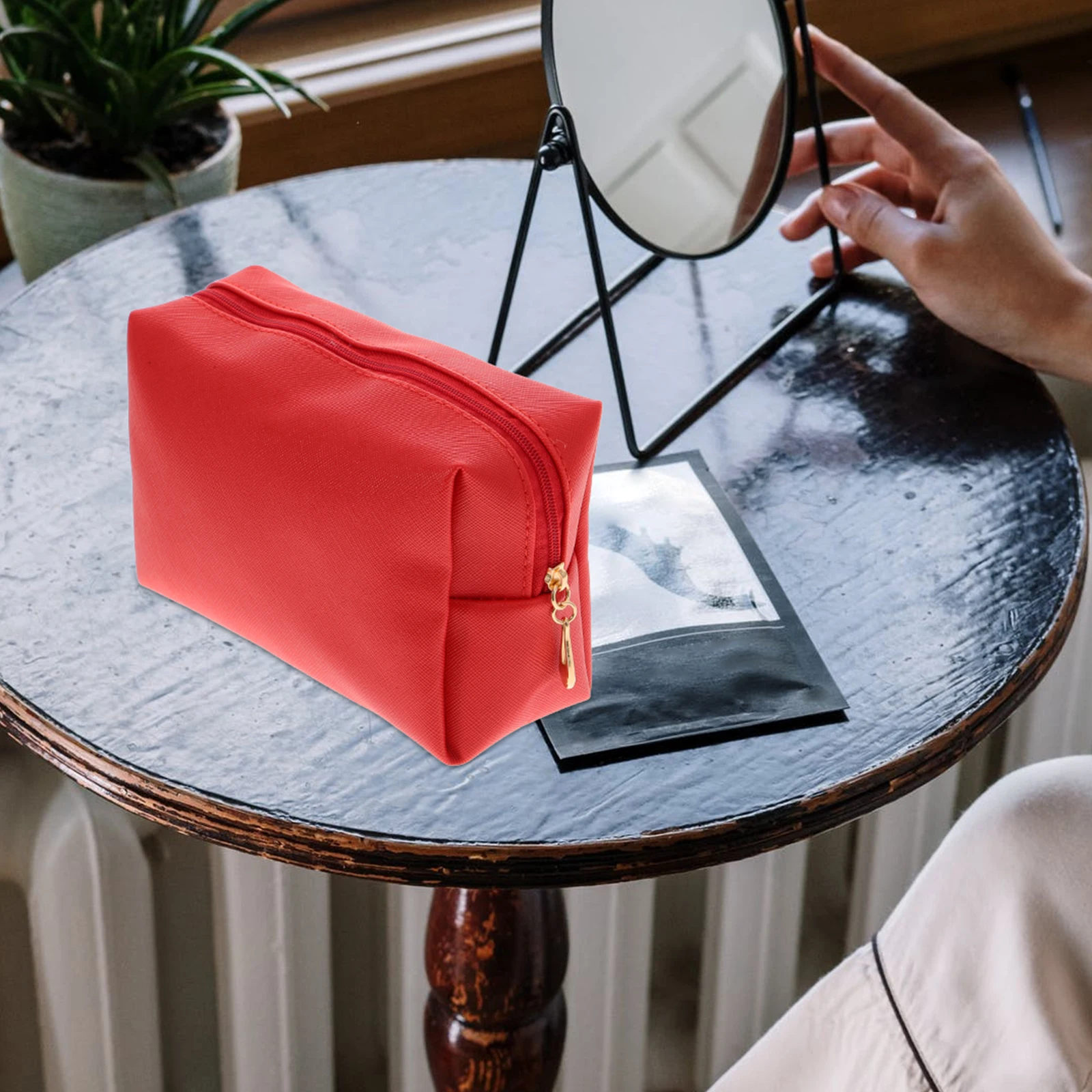 

Lipstick Storage Bag Portable Cosmetics Travel Pouch Toiletries Fashion Makeup Bag Shiny Stitching Design Zipper Protection