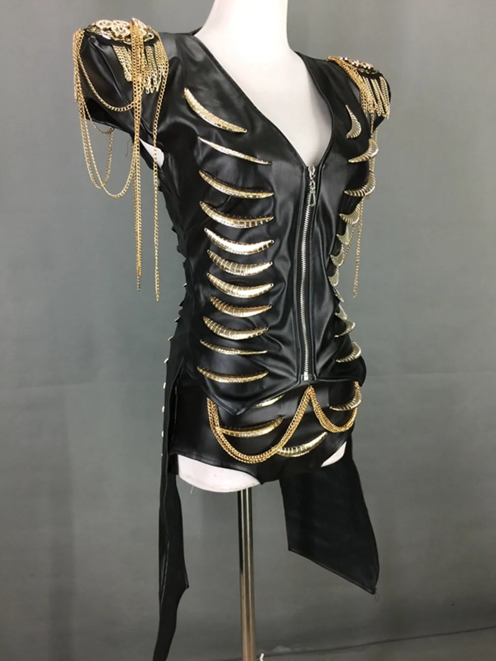 2025 ملهى ليلي Dag Queen زي المرأة سلسلة معدنية سوداء بولي Leather بدلة جلدية أنثى نادي المغني DJ الهذيان الزي حرق رجل زي