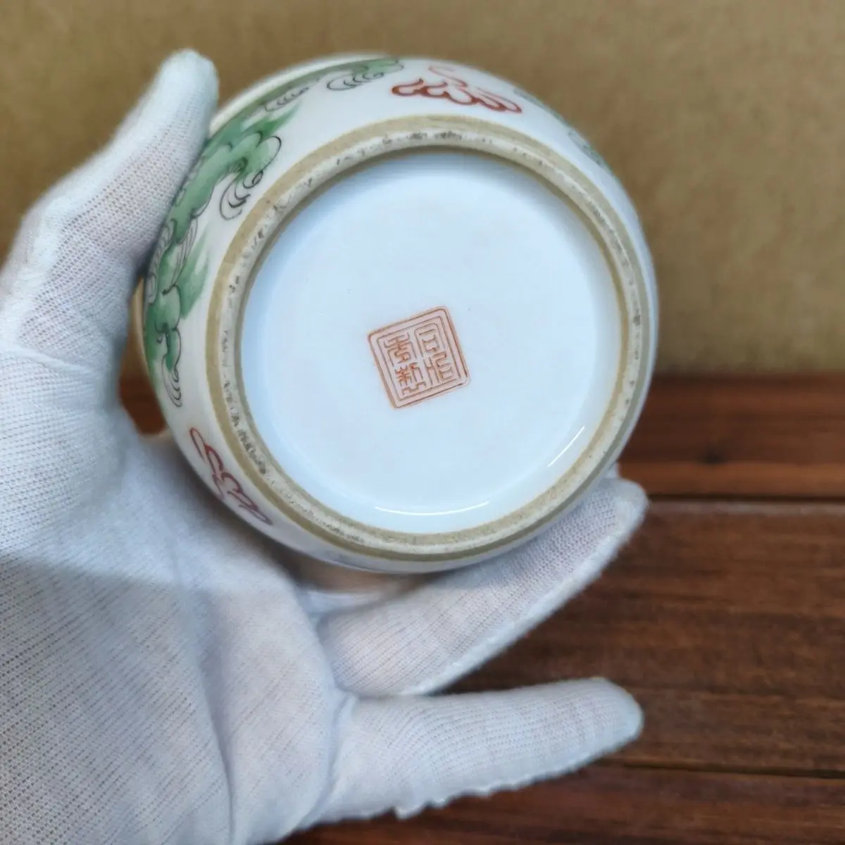 Vintage Hand Painted Famille Rose Porcelain Cricket Pot Green Color Lion Taishi Shaobao Collection Decorative Jar