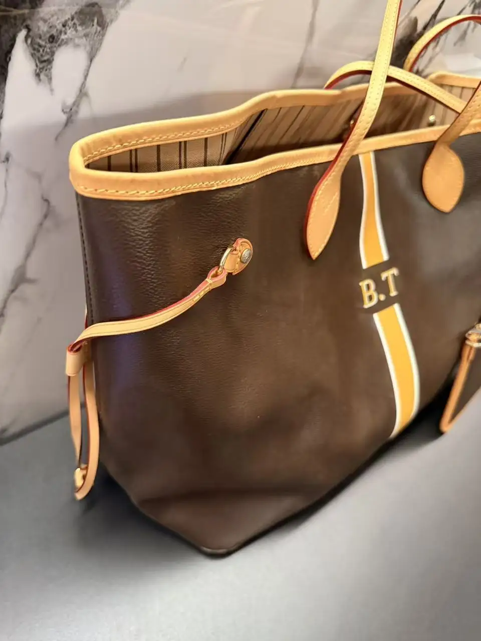 حقيبة يد فاخرة جديدة مع شعار قابل للتخصيص للأحرف الأولى للنساء حقائب كتف كروس نسائية أصلية مع حزام