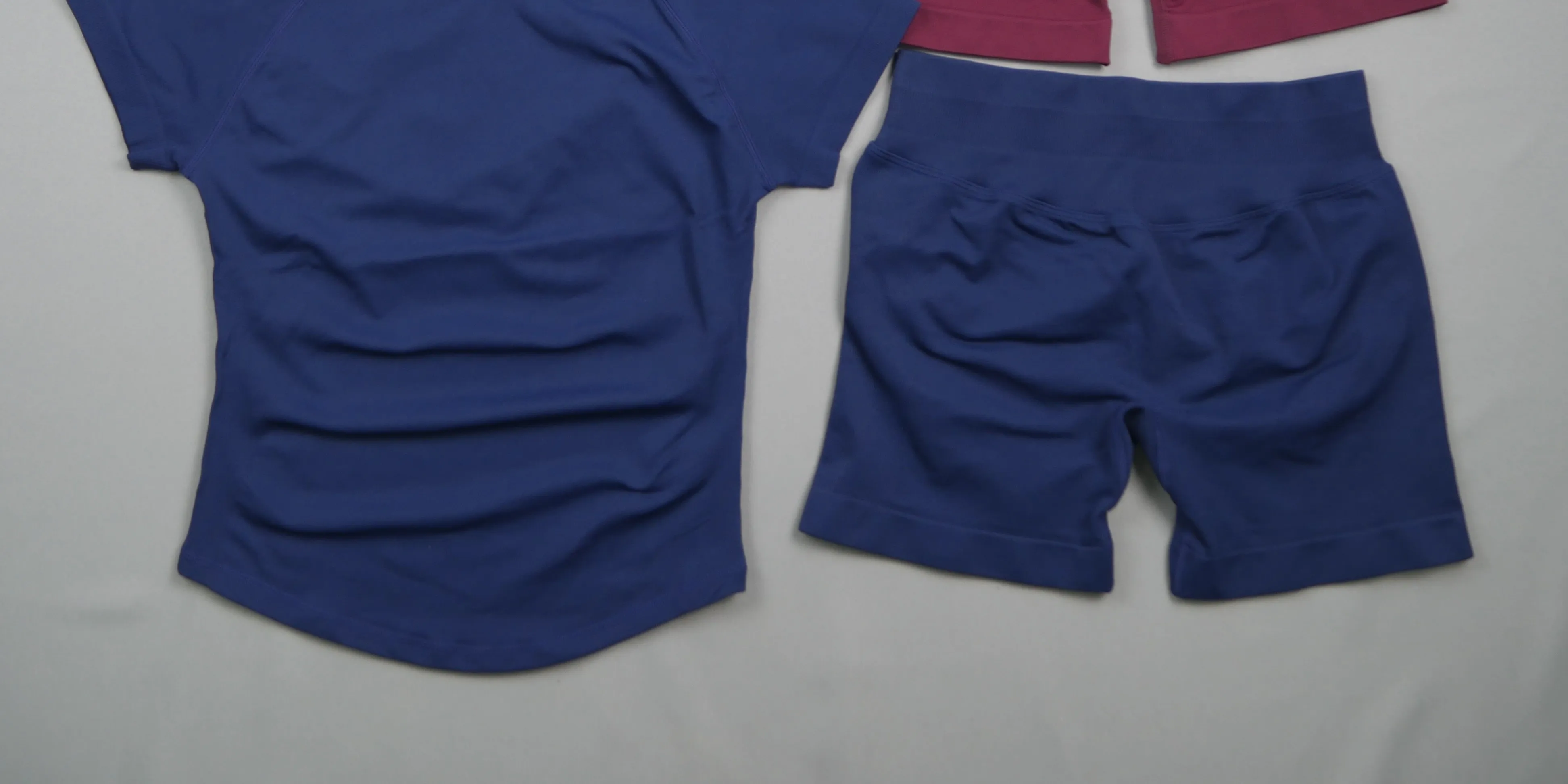 Nahtloses 2-Teiliges Sportset für Damen, Kurzarm-Oberteil, Hochtaillierte Shorts, Schnelltrocknend, Hochelastisch, Atmungsaktiv, für Yoga, Fitness und Workout – Detail 6