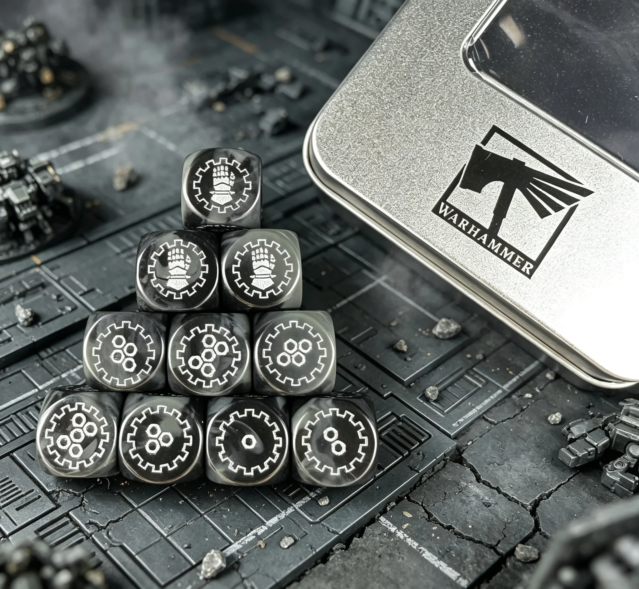 10PCS/20PCS Warhammer 40K Iron Hands Dice D6 Dark Gray Swirl White Gear Hand Symbol Tabletop Wargaming Collectible Dice Gift