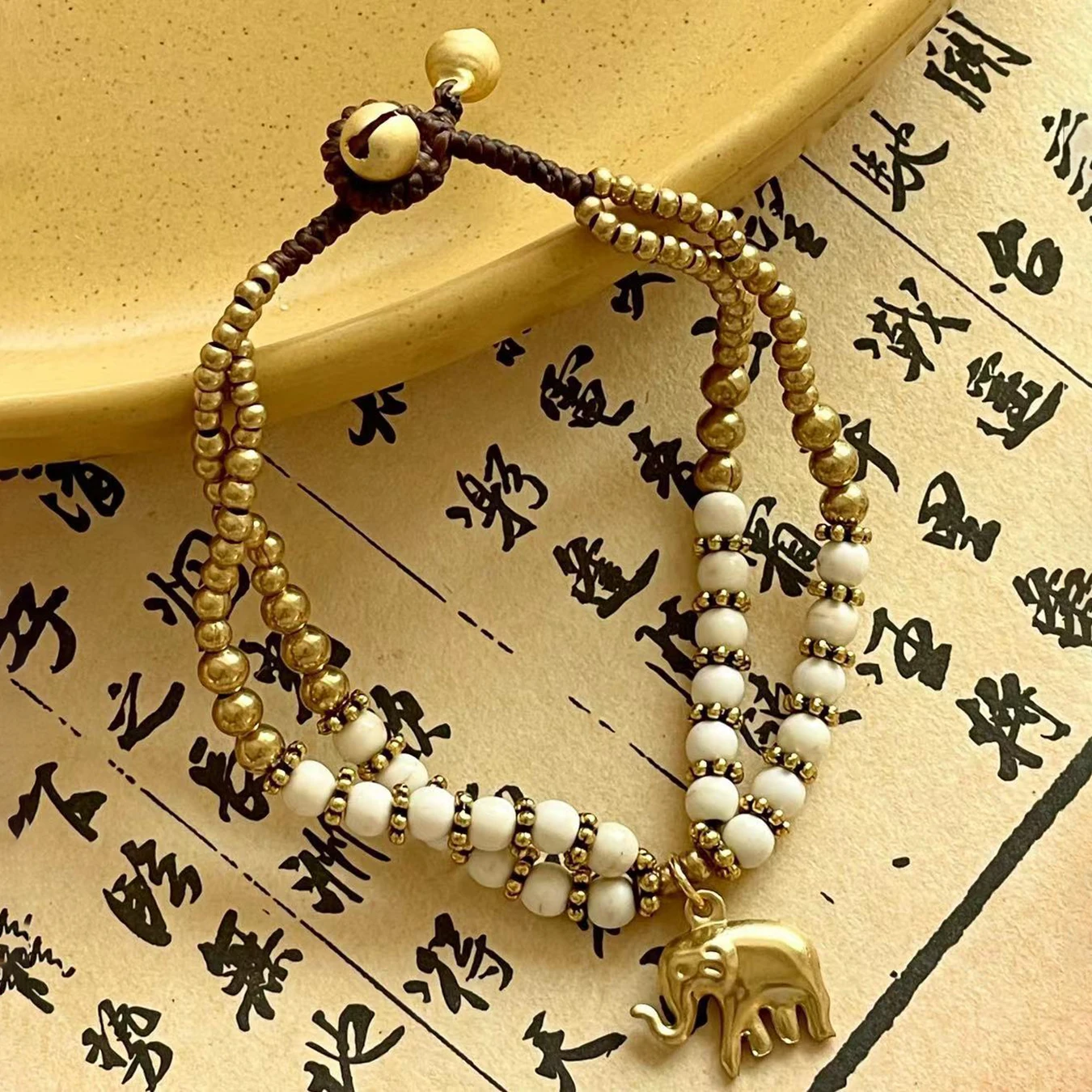 

1PC Vintage Nepal Ethnic Synthetic White Turquoise Beaded Bracelet for Women Tribal Elephant Bracelet Women Jewelry