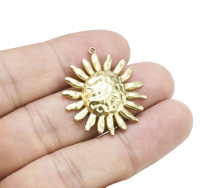 10pcs Hammered Sun Charm, Solid Sunflower Pendant, Jewelry Making, Earring Findings, Necklace Pendant, 31x27.4mm R2756