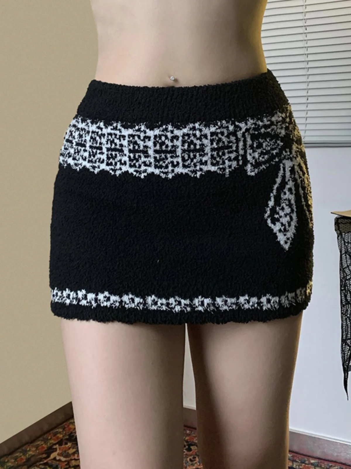 

Black Vintage Skirts Women Fashion Streetwear Casual Skirts Solid Folds Zipper High Waist Mini 2025 New Autumn Winter Skirts