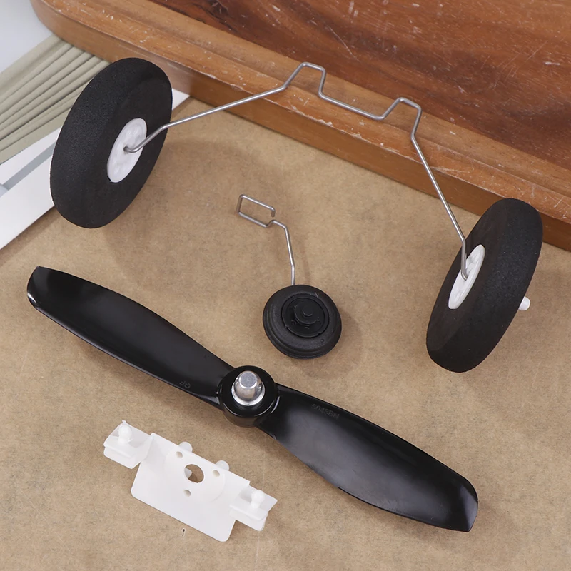

1PCS RC Plane Model QIDI560 5x4.5 Propeller Motor Mount Landing Gear Spare Part Model Aircraft Accessories