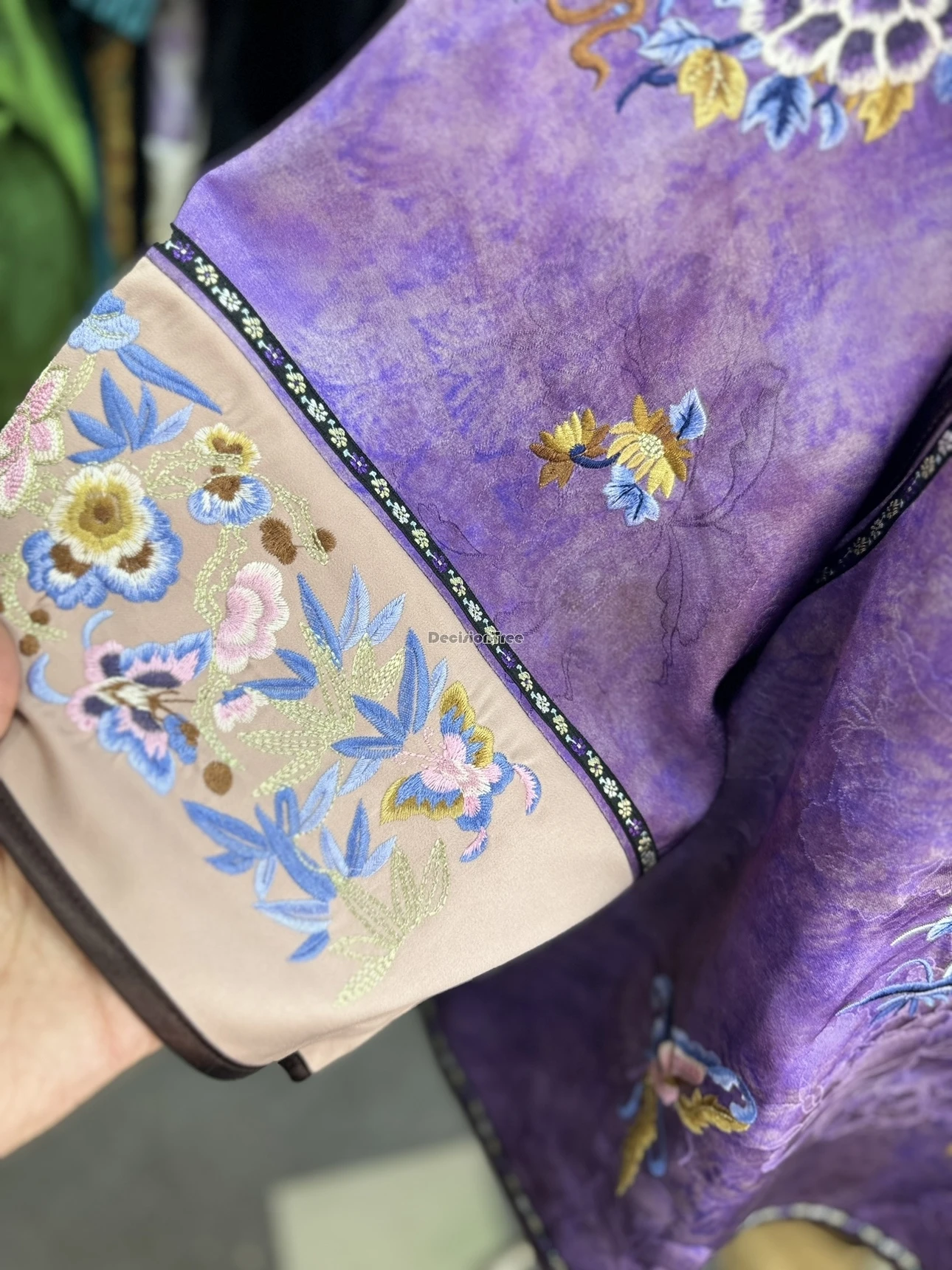 2025 nieuwe Chinese traditionele stijl verbeterde oude kostuum geborduurde satijnen jas vrouwen half mouw losse hanfu tang pak top