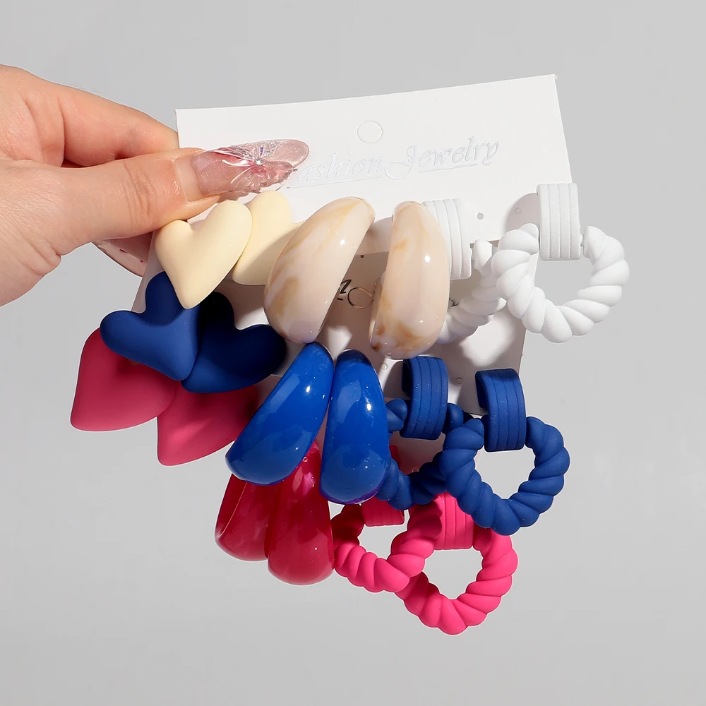 جديد 3 أزواج دائرة الاكريليك القرط الأطواق للنساء الكورية ماتي الملونة القلب قلادة أقراط الأزياء والمجوهرات مجموعة هدية عيد ميلاد