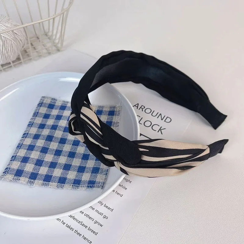 French Light Luxury Elegant Small Fragrance Twist Headband For Women, New Style, Non-slip And Versatile, High-end Hair Hoop