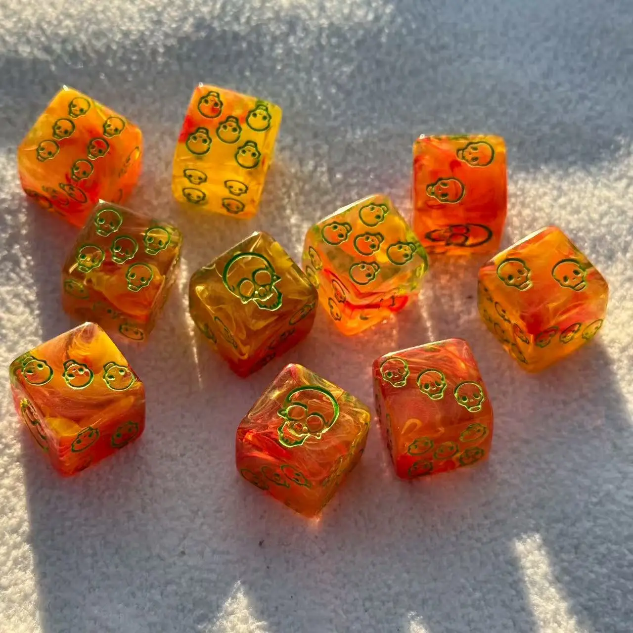 10pcs 16mm D6 MultiColor Transparent Dice With skulls patterned for Tabletop Games Sparkling Resin Gift Role-Playing Accessories