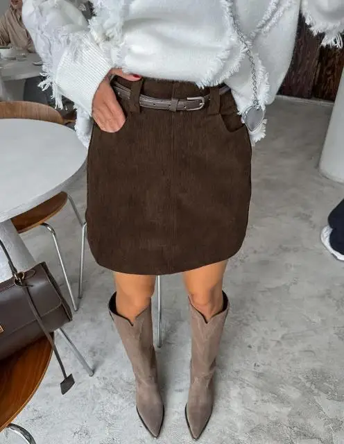 

Retro Corduroy Skirt for Women High Waist A-Line Hip Wrap Autumn 2025 Multi-Functional Commuter Style