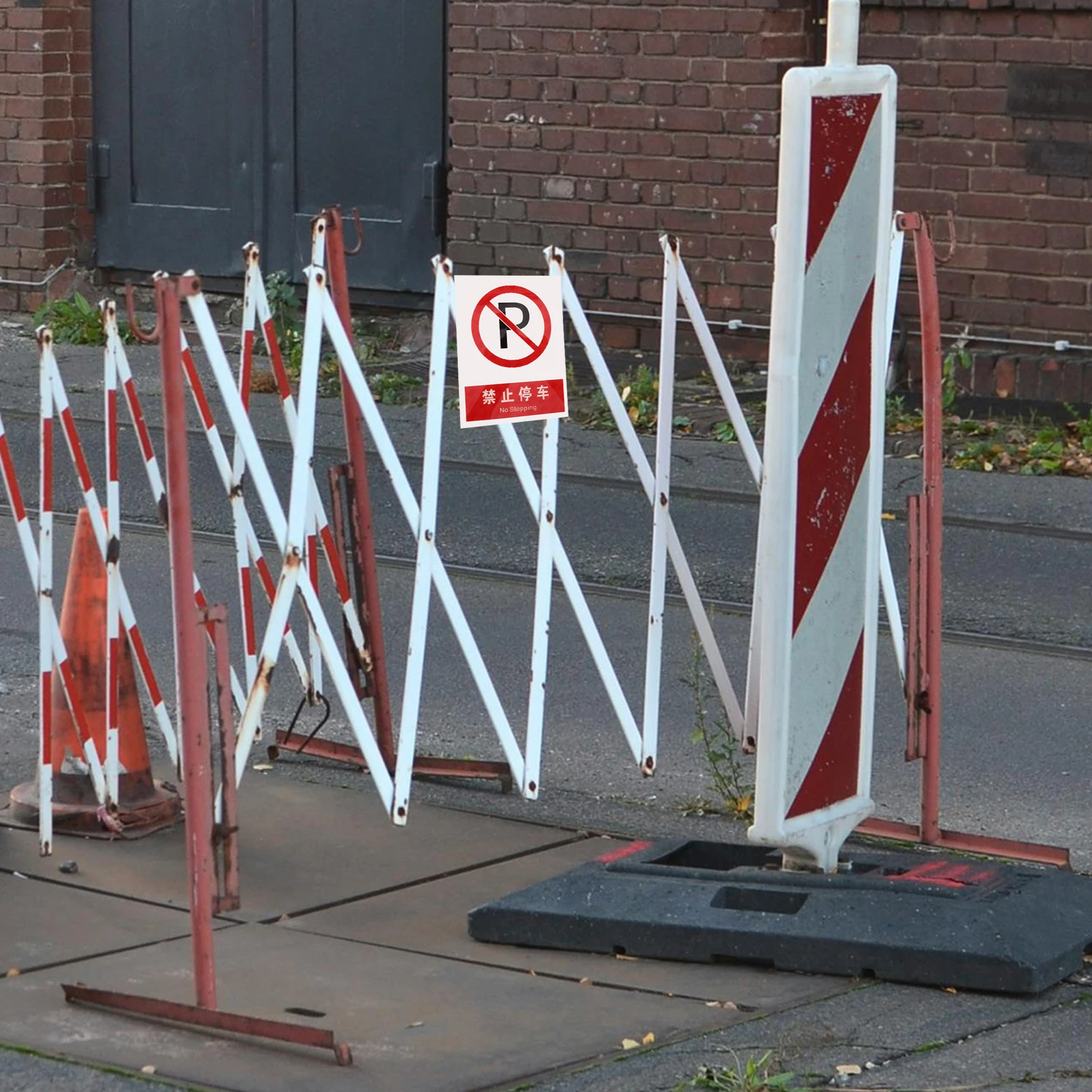 

No Parking Sign Driveway Gold Reserved Table Signs Slogan Do Not Block with Stake Acrylic Bad Stickers