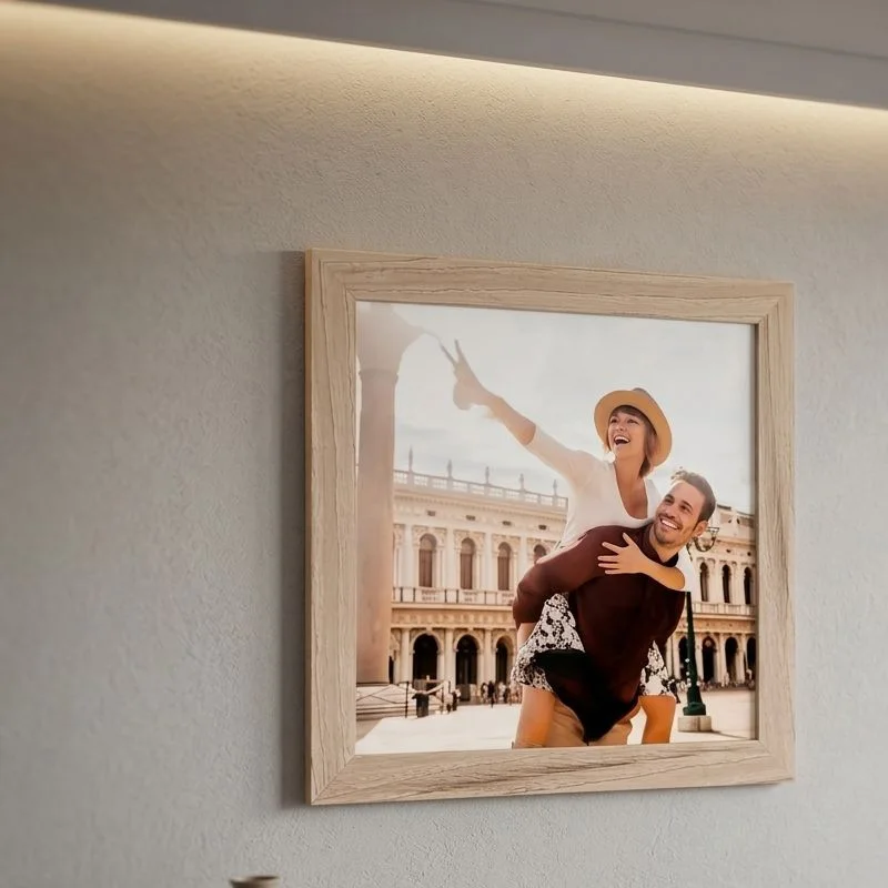 Rechteckiger Fotorahmen aus hellem Holz | Natürliches Korn | Reisepass-Druck „Venedig“ | Tischplatten-Wanddisplay – Detail 2