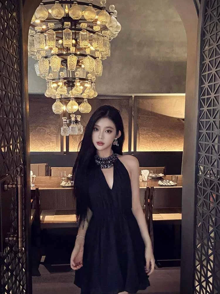 

Elegant Sexy Diamond Embedded Neck Hanging Women's Dress High Waist A-Line Skirt V-Neck Zipper Closure Autumn Season Polyeste...