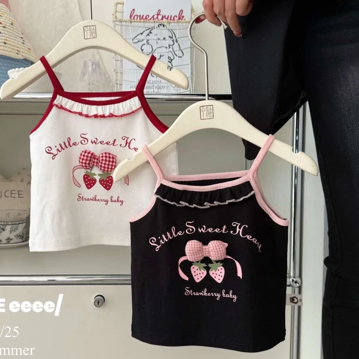 

Summer New Fashion Camisole Tank Top Slim Fit Sweet Short Style Versatile Summer Cartoon Printed Girl Top 2025 New Sleeveless