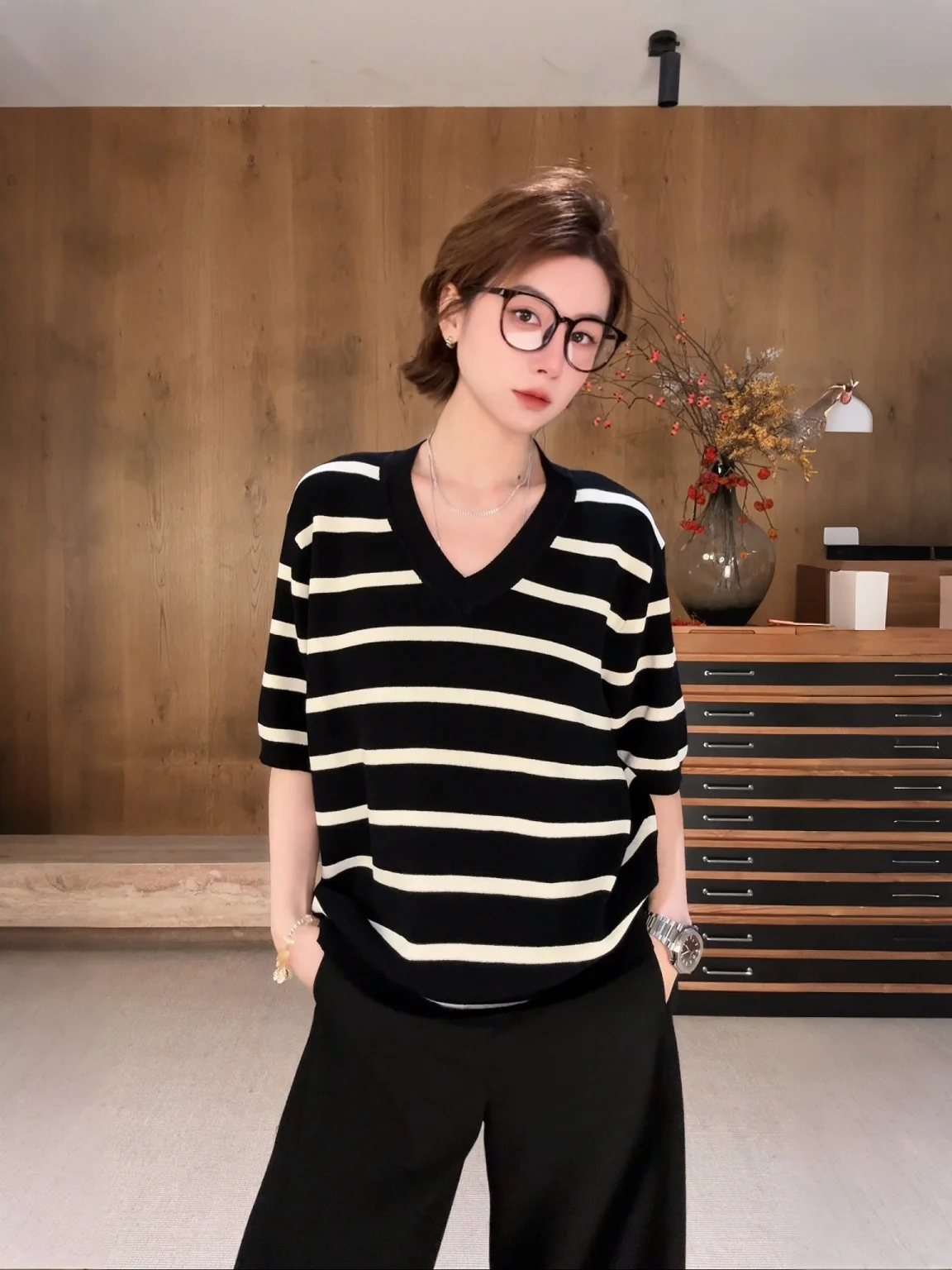 

Минималистичная черно-белая полосатая вязаная футболка с коротким рукавом, дизайн с клавишами пианино, бренд Moon Doesnt Eat Fish, весенняя мода для женщин