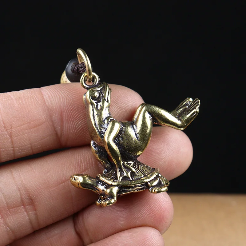 Copper Turtle Carrying Frog Keychain Pendants Ornaments Antique Bronze Tortoise Frog Key Chain Ring Pendant Jewelry Vintage Pet view 4