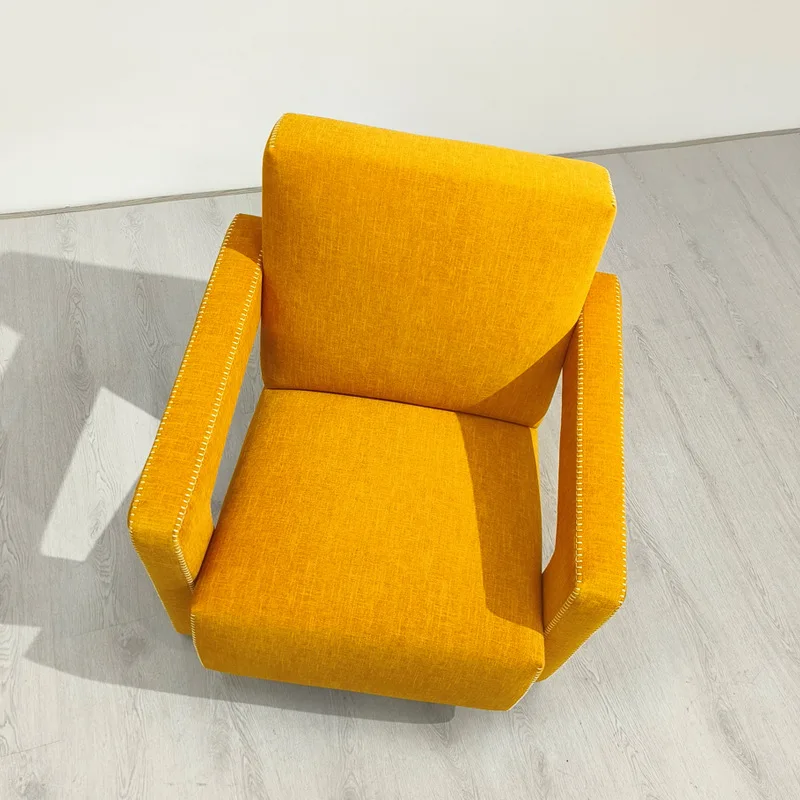 Canapé simple rétro de couleur unie