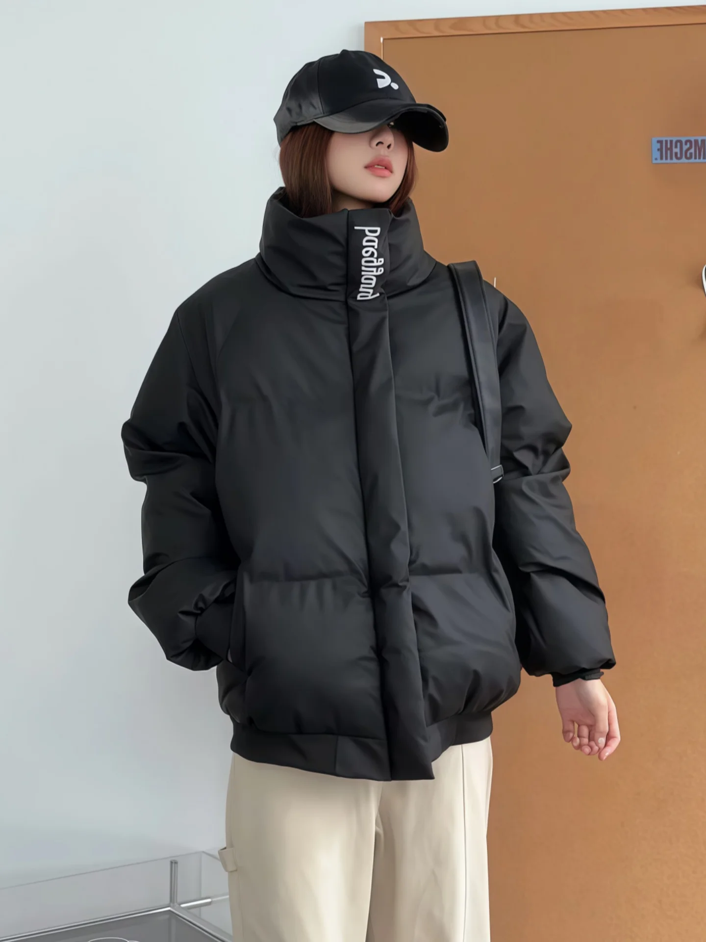 

Утепленная хлопковая куртка для мужчин с вышивкой букв, воротником-стойкой, на хлопковом наполнителе, зимняя теплая верхняя одежда для пар, модель Bread Style