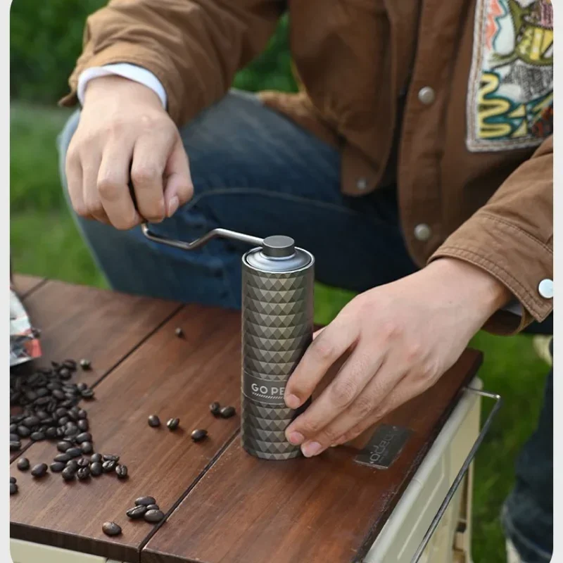 

Outdoor Portable Manual Coffee Grinder All-metal Body & Anti-slip Design Hand Adjustable Steel Core Burr Send Cleaning Brush