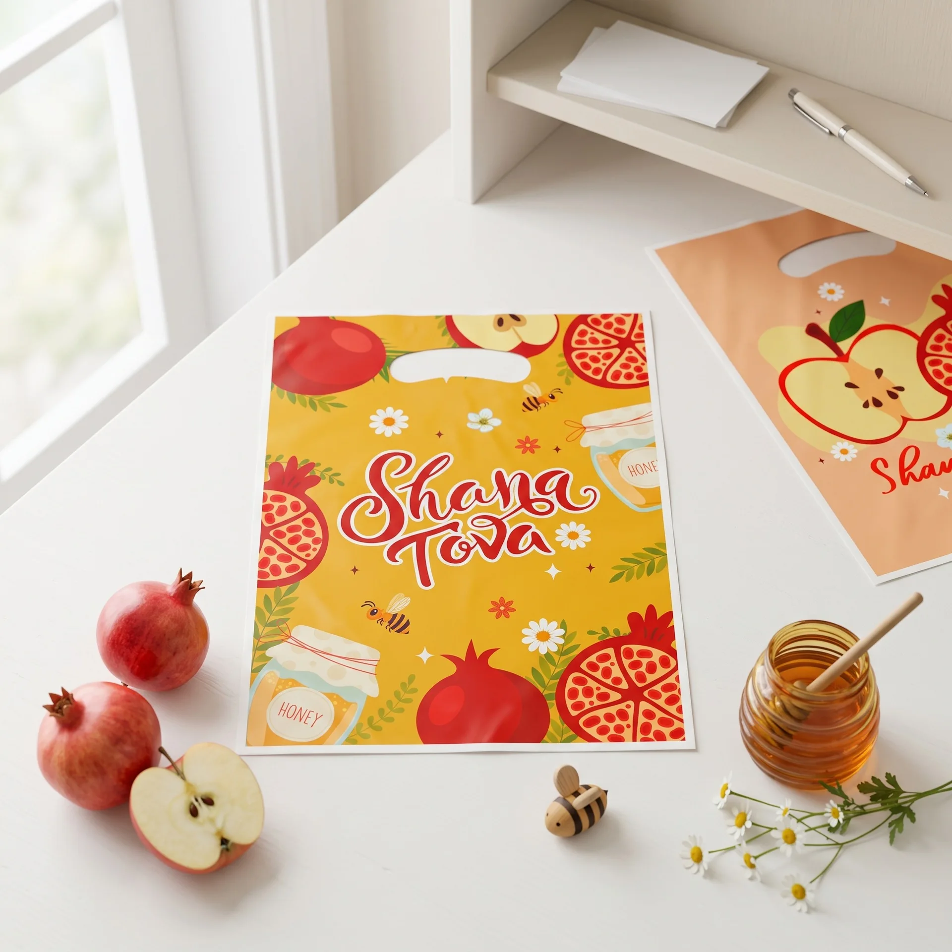 100Pcs Rosh Hashanah Gift Bags Shana Tova Plastic Treat Candy Bags Jewish New Year Party Favors Apple Honey Goodie Bags Handle