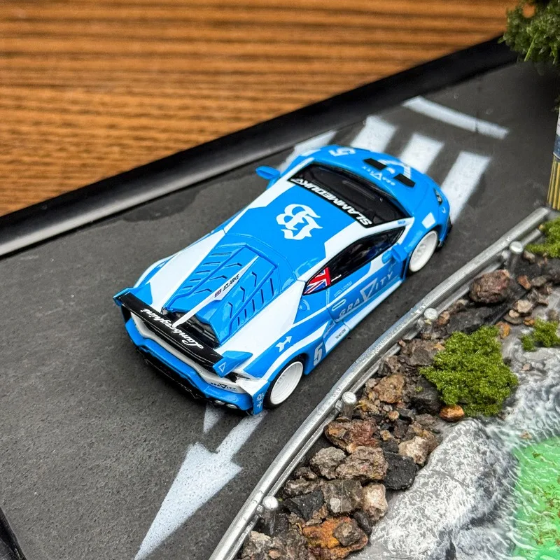 MINI GT 1:64 # Model samochodu ze stopu, symulacja Lamborghini Huracan GT 1055, prezent dla dzieci i kolekcjonerski ornament dla dorosłych.