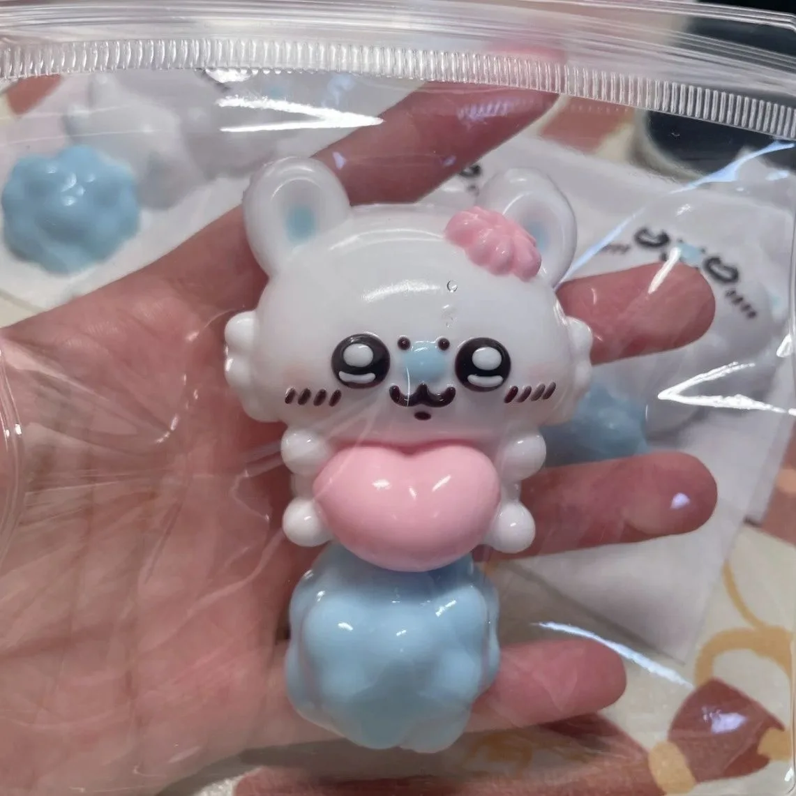Chiikawa Hachiware Usagi Momonga mainan lucu yang bisa diremas, lambat kembali ke bentuknya, terbuat dari silikon krim berair, mainan remas yang menyenangkan untuk pelajar.