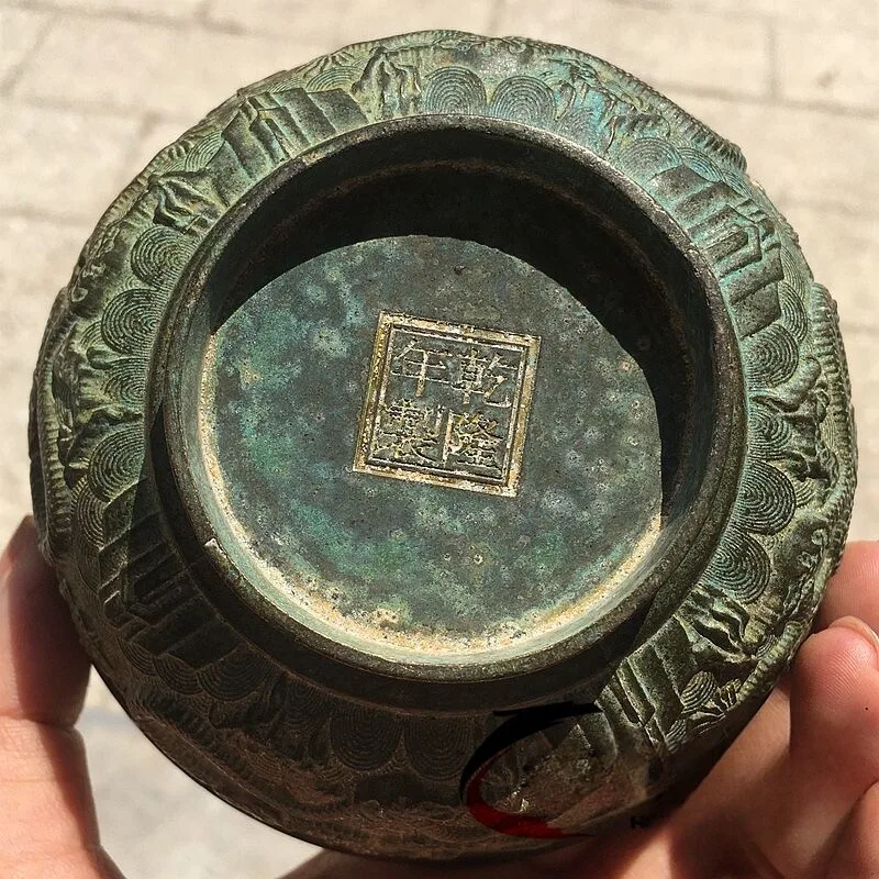 Retro unearthed green rust handmade relief twelve zodiac dragon bowl dragon teng prosperous Qianlong copper bowl cornucopia orna