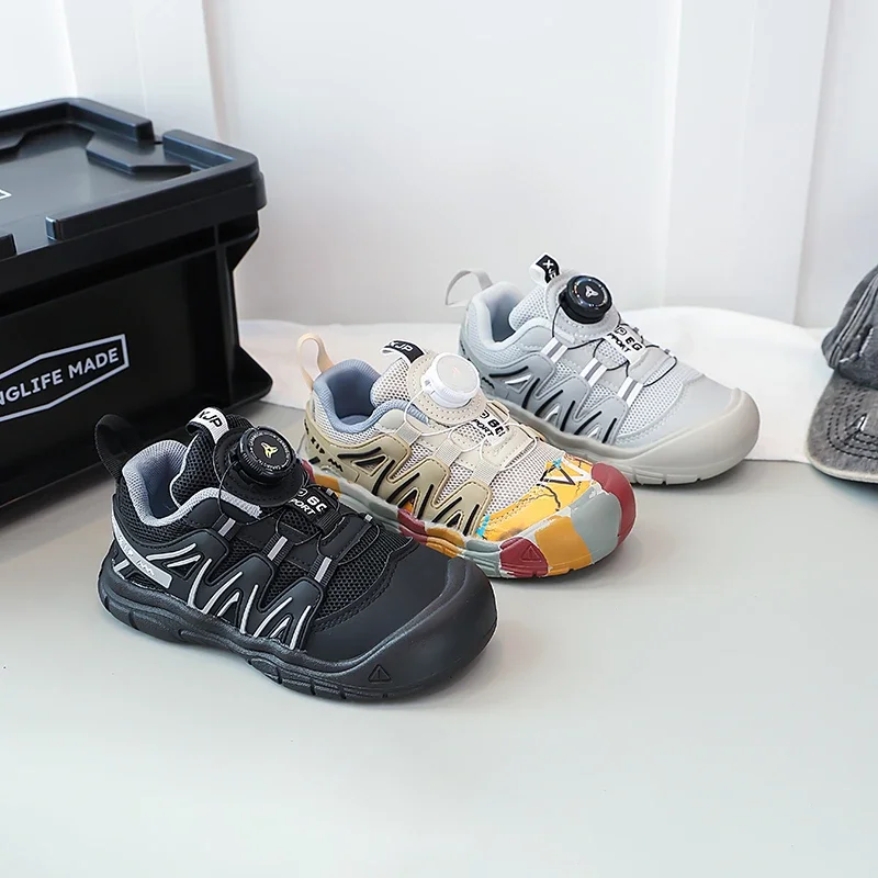 

Новинка осени 202, повседневная обувь для мальчиков и девочек, дышащая детская теннисная обувь с закрытым носком, детская спортивная обувь с вращающейся кнопкой, мягкая подошва