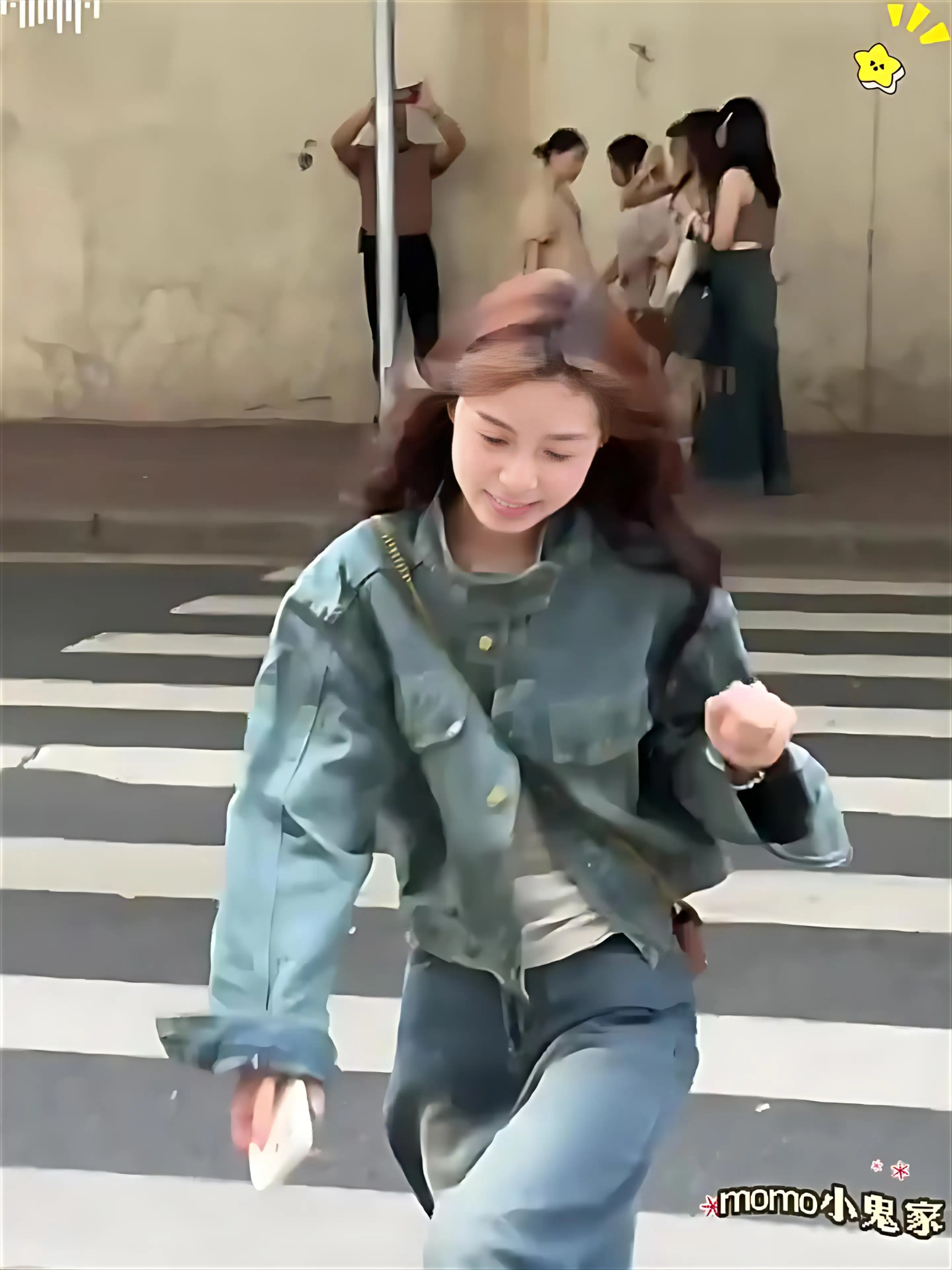 

Джинсовые пальто женские длинные женские осенние вельветовые лоскутные ретро большие плиссированные пояса в клетку с необработанными краями на шнурке школьный шик