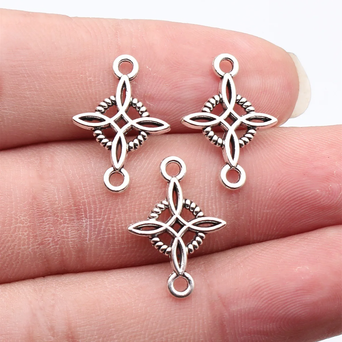 WYSIWYG 20pcs 21x15mm Antique Silver Color Cross-Shaped Triquetra Symbol Four-Leaf Knot Connector For DIY Jewelry Making
