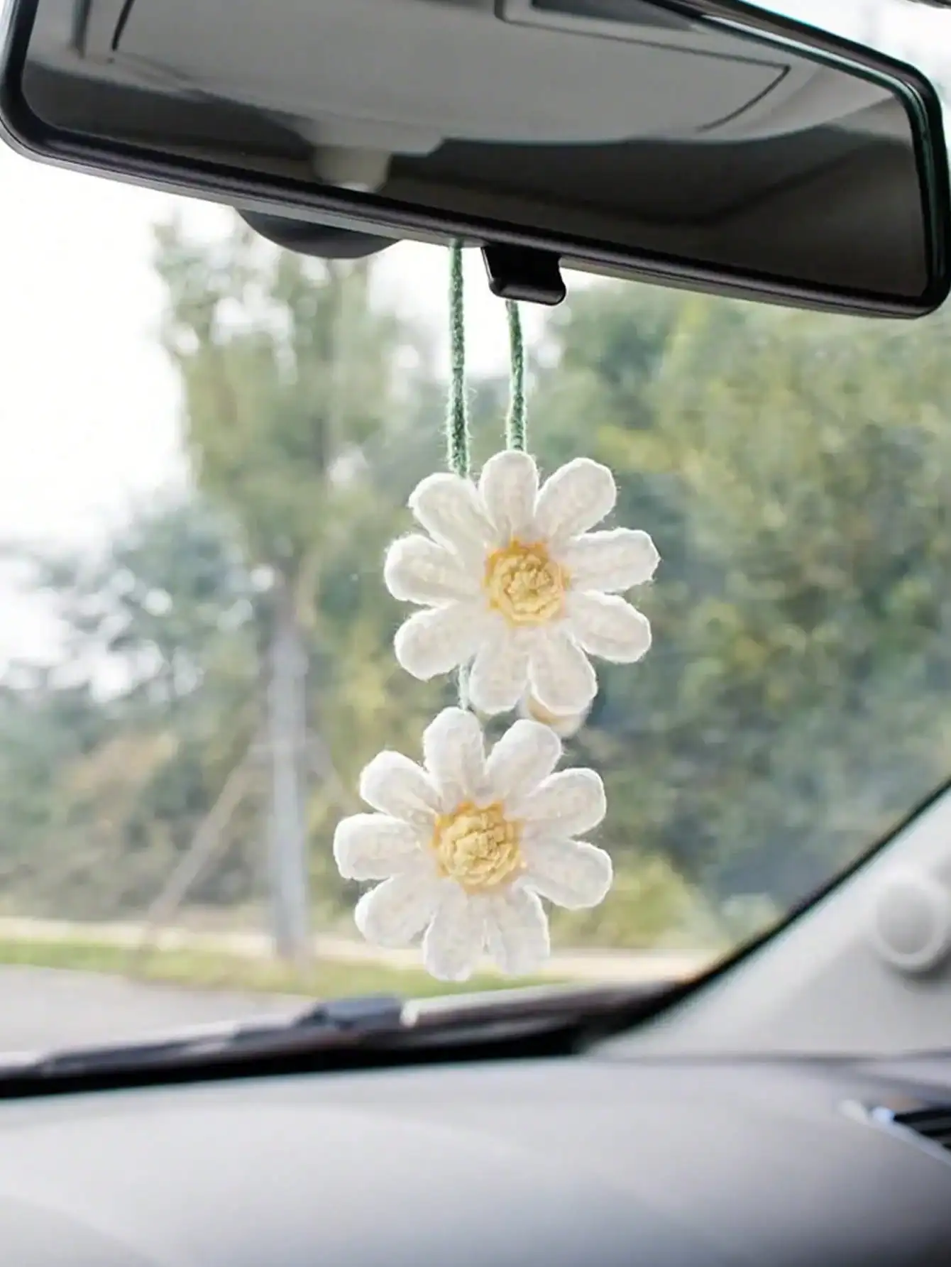 1pc Hand - Knitted Woolen Daisy Car Pendant, Rearview Mirror Woven Flower Decoration