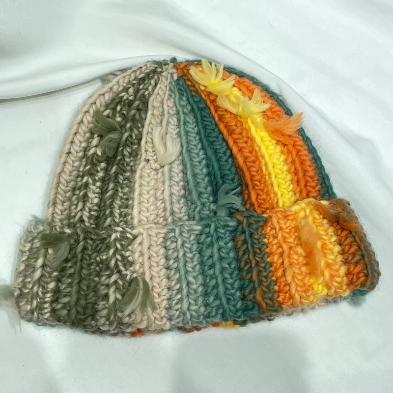 Nischenprodukt: Handgefertigte Gehäkelte Mütze mit Quasten in Mischfarben für Damen, Winterliche Outdoor-Wärmemütze mit Ohrenschutz, Skull-Beanie für Herren – Detail 7