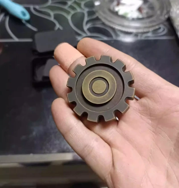 

Second hand EDC Brass aging Fingertip gyroscope