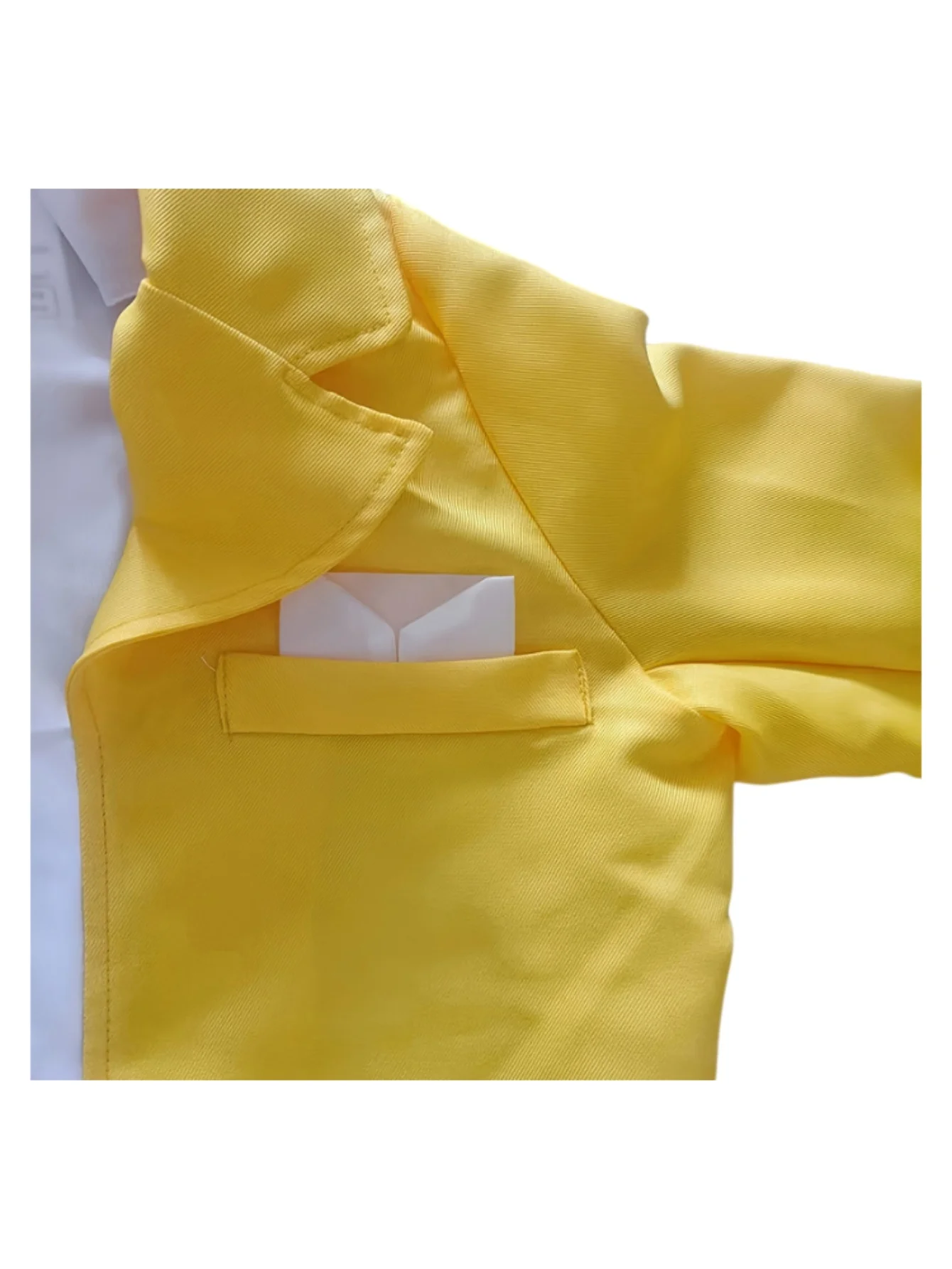 Boys yellow tailcoat costume set with long coat, vest, trousers and hat for Halloween role‑play. view 5