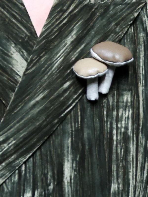 broche-en-cuir-pu-faite-main-mignonne-et-originale-en-forme-de-champignon-accessoire-de-mode-pour-homme-par-valleyouth-collection-printemps-2025