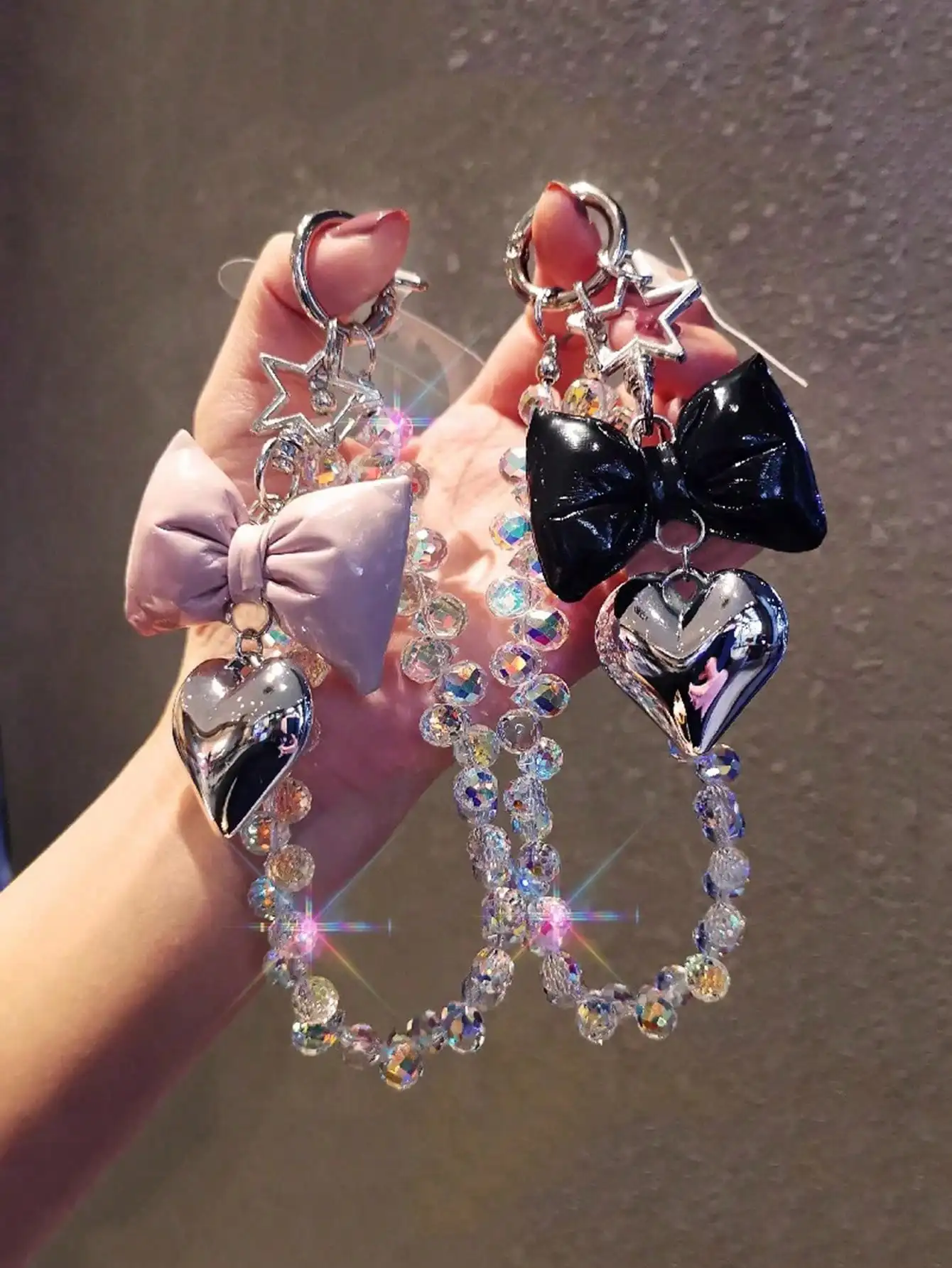 

1pc Heart-Shaped Beaded Phone Lanyard, Fashion Women Wrist Phone Strap Keychain For Outdoor Travel Shopping, Universal Phone Holder With Cushion Pad Gifts For Mother, Family, Friends, Birthday, Holiday Phone Charm, Phone Chain