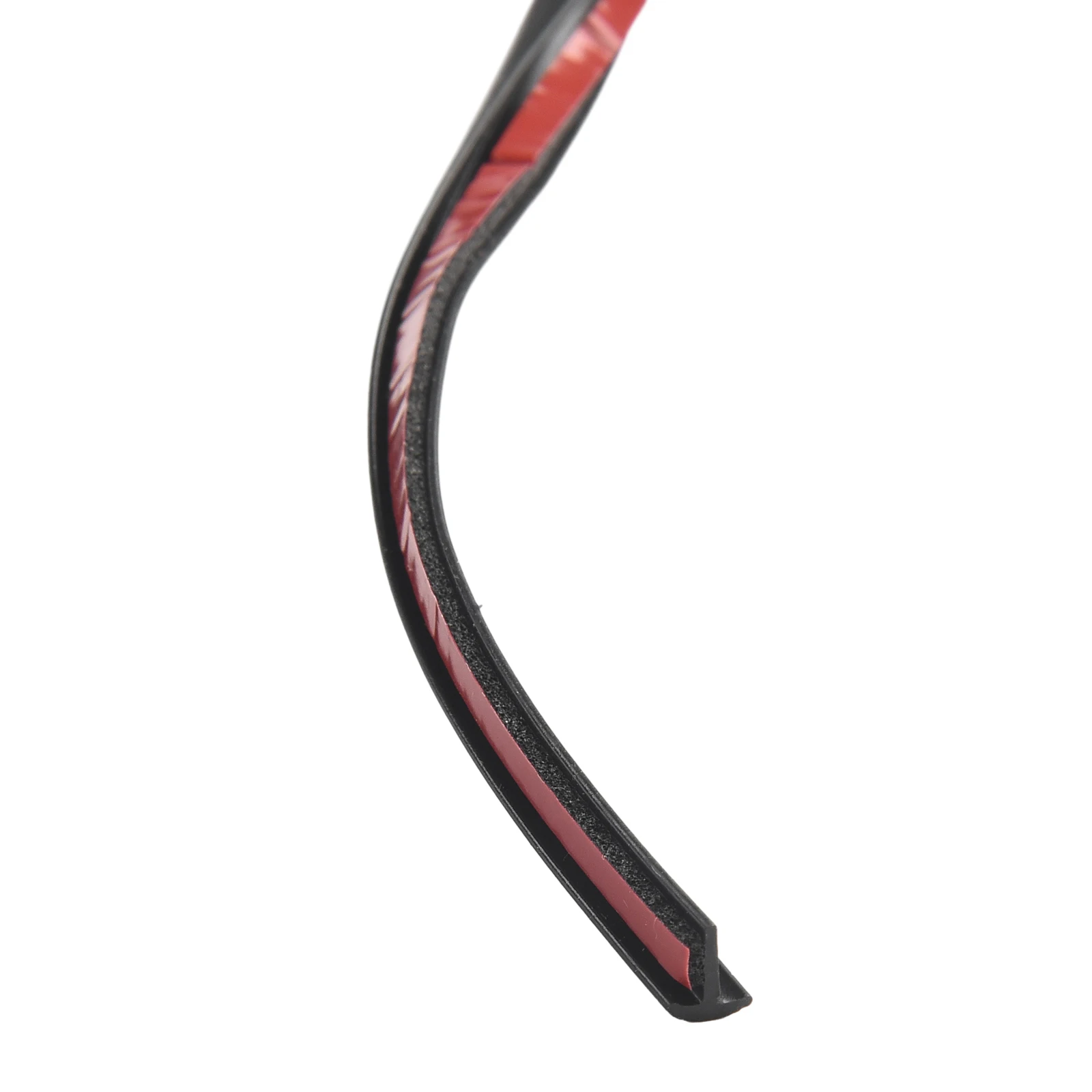 

Уплотнительная лента для автомобильного использования. Резина EPDM 4M для уплотнителя Edge обеспечивает отличную защиту от элементов.