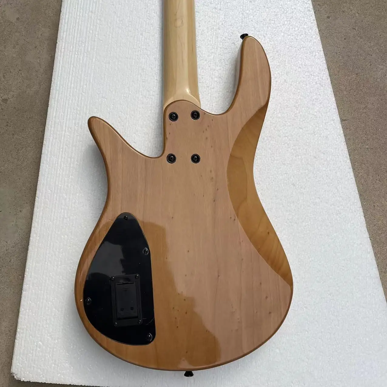 Butterfly style Yin Yang electric bass with 4 string electric bass, natural wood color body, rose wood fingerboard, maple wood t