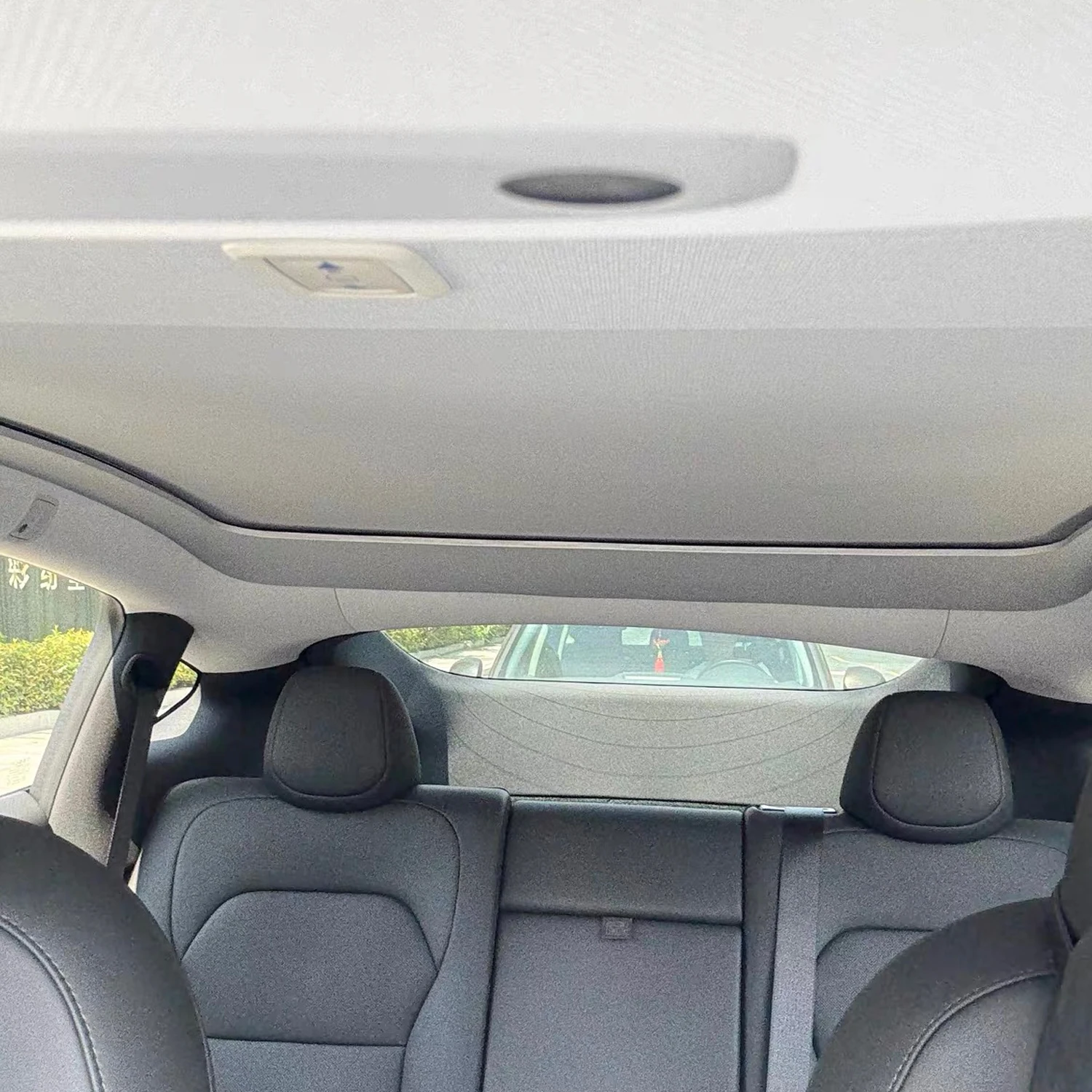 

Умная солнцезащитная шторка с голосовым управлением и кнопкой для Model Y, автоматически выдвижная, с подсветкой, теплозащитным экраном, в сером/черном цвете