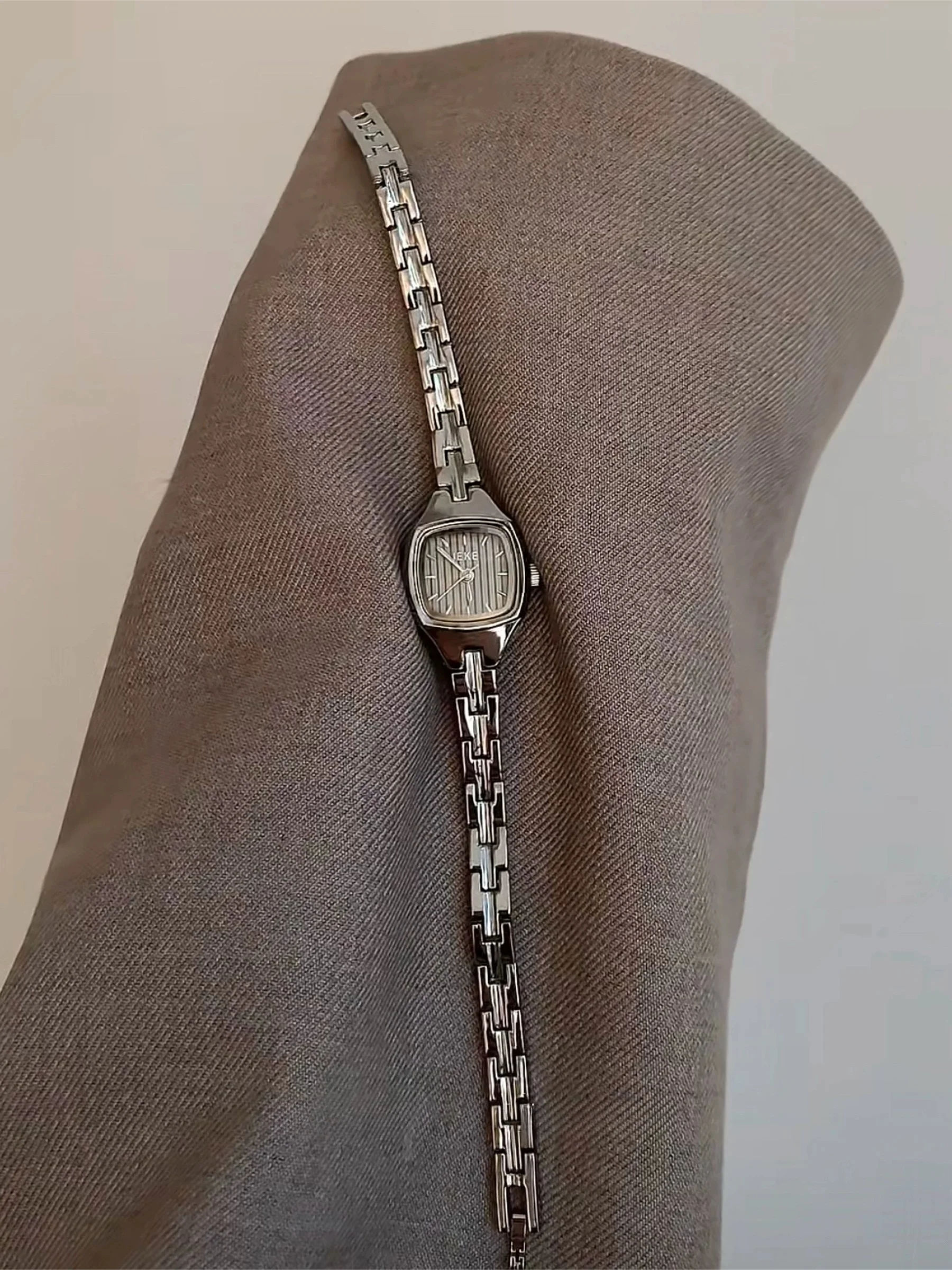 Women Classic Watch Square Watch Women's Light Luxury Niche Ladies High-end Commuter Fashion Bracelet Women's Watch