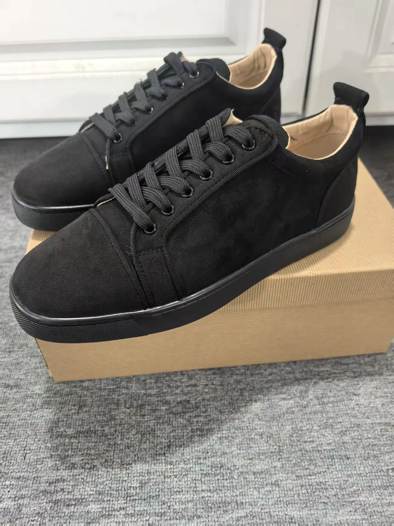 

2025 Spring New Men's Black Casual Sneakers Round Toe Flat Lace-Up Embroidery Simple Design Comfortable Large Size Men Shoes