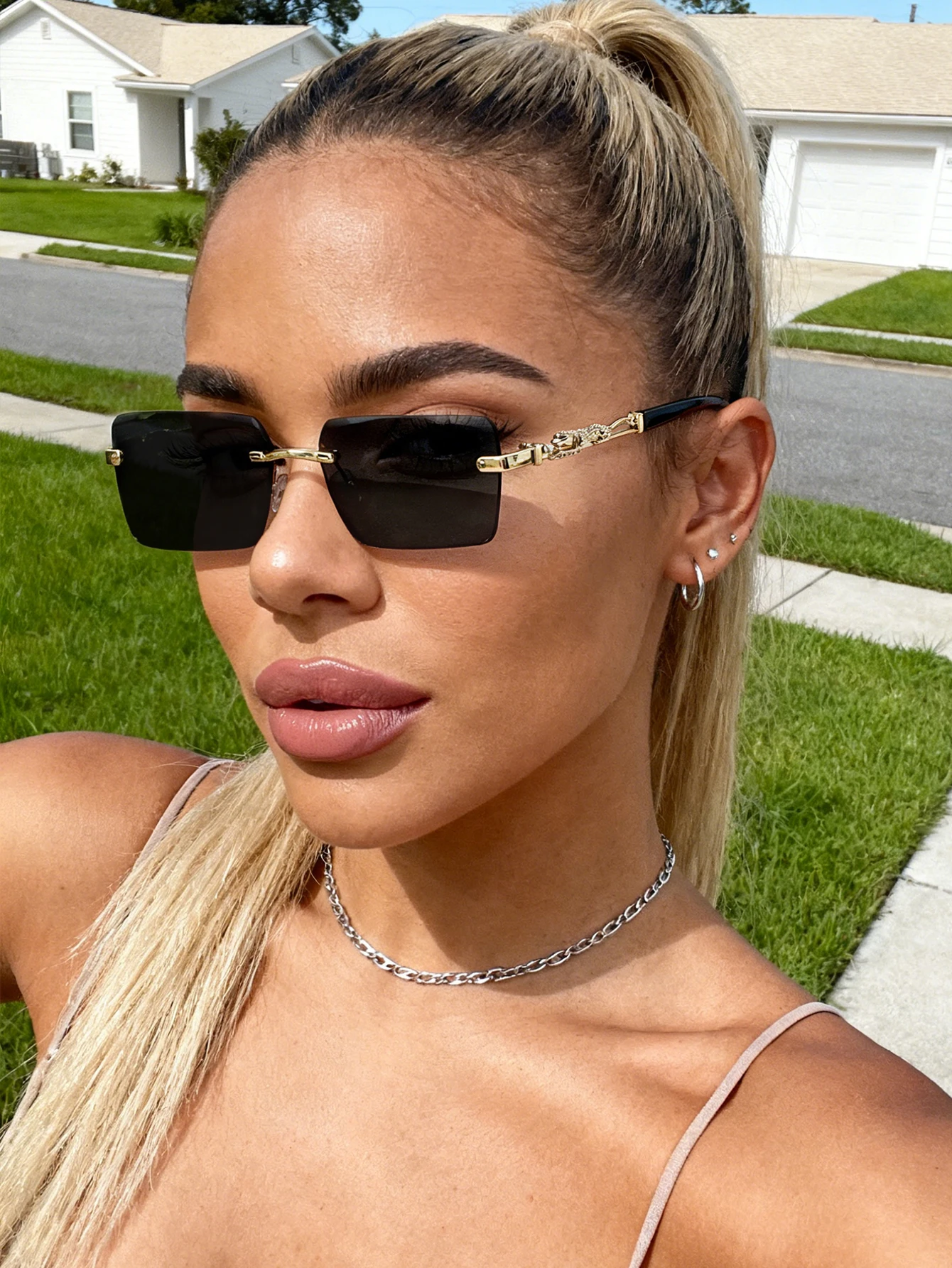 Modische rechteckige, rahmenlose Brille mit dekorativen Bügeln für den täglichen Gebrauch, zum Autofahren, im europäischen Stil, geeignet für den Alltag