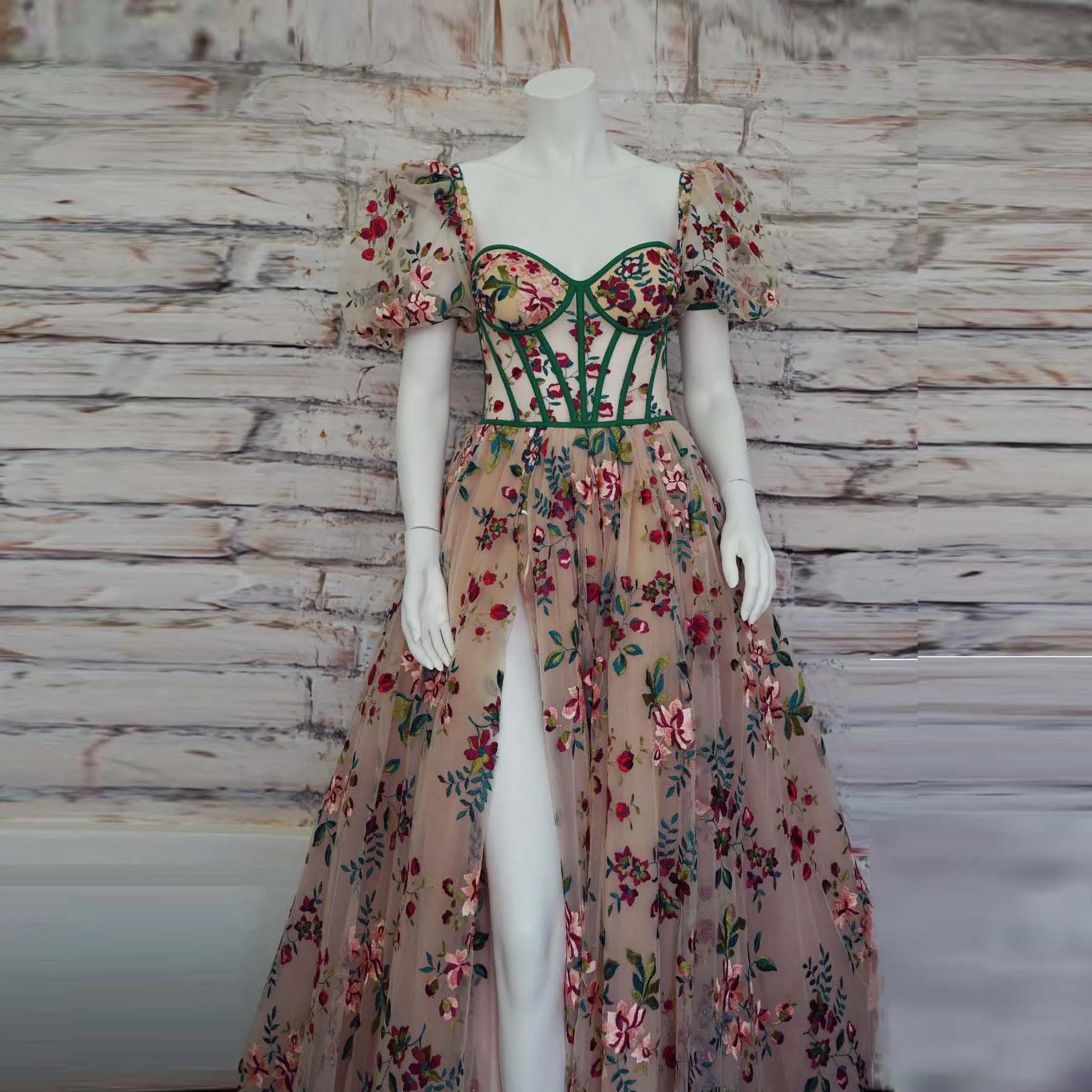 

Fairy Princess Prom Gowns 3D Floral Lush Prom Wedding Gown Boning Illusions Mesh Long Prom Party Dress High Slit robe de soiree