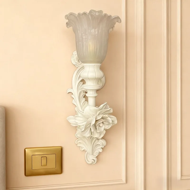 Lampu dinding Prancis, lampu dinding bunga angin krim mewah asli dengan ukiran seni untuk latar belakang koridor pintu masuk ruang tamu